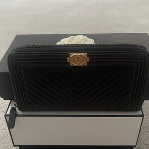 Chanel Boy Chevron Black Long Zip Wallet Authentic